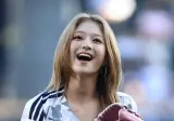 프로미스9 이나경 오늘 시구 사진