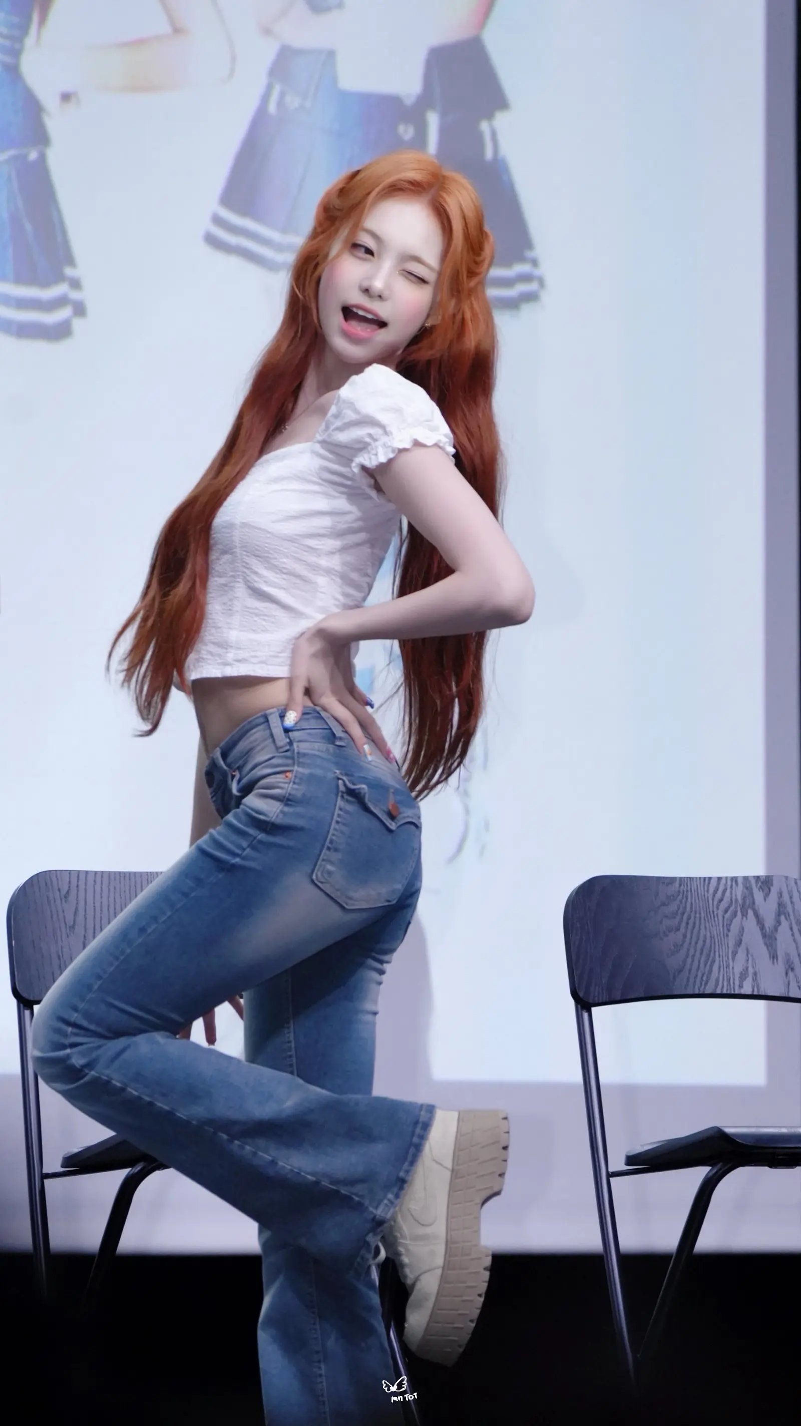 HLyj_jebEAAy9cr.jpg