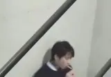 비상구에서 막대사탕 몰래 먹다가 팬들한테 걸린 연예인