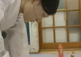 서예에 집중하는 미나미