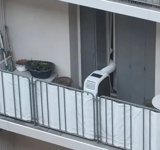 유럽 한 가정집에 에어컨 설치로 화제인 사진.webp