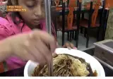 짜장면을 먹는 네팔 어린이들