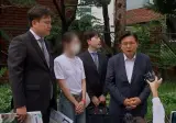 '성조기 여성' 지각 조사, "중국인들이 너무 많아"