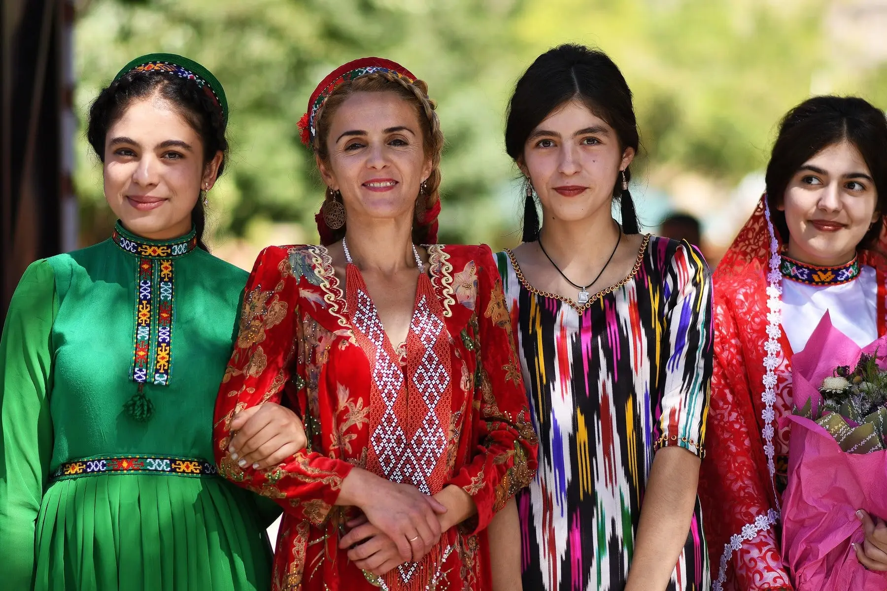 Tajik-women.jpg