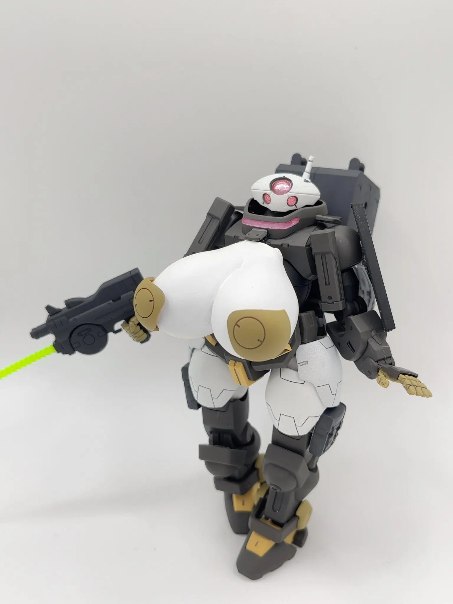 HKmCqu2boAAC2Kr.jpg