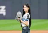 리센느 오늘 시구 사진