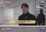 잘생긴 남자를 보면 실실웃고 오줌싸는 시바견.jpg