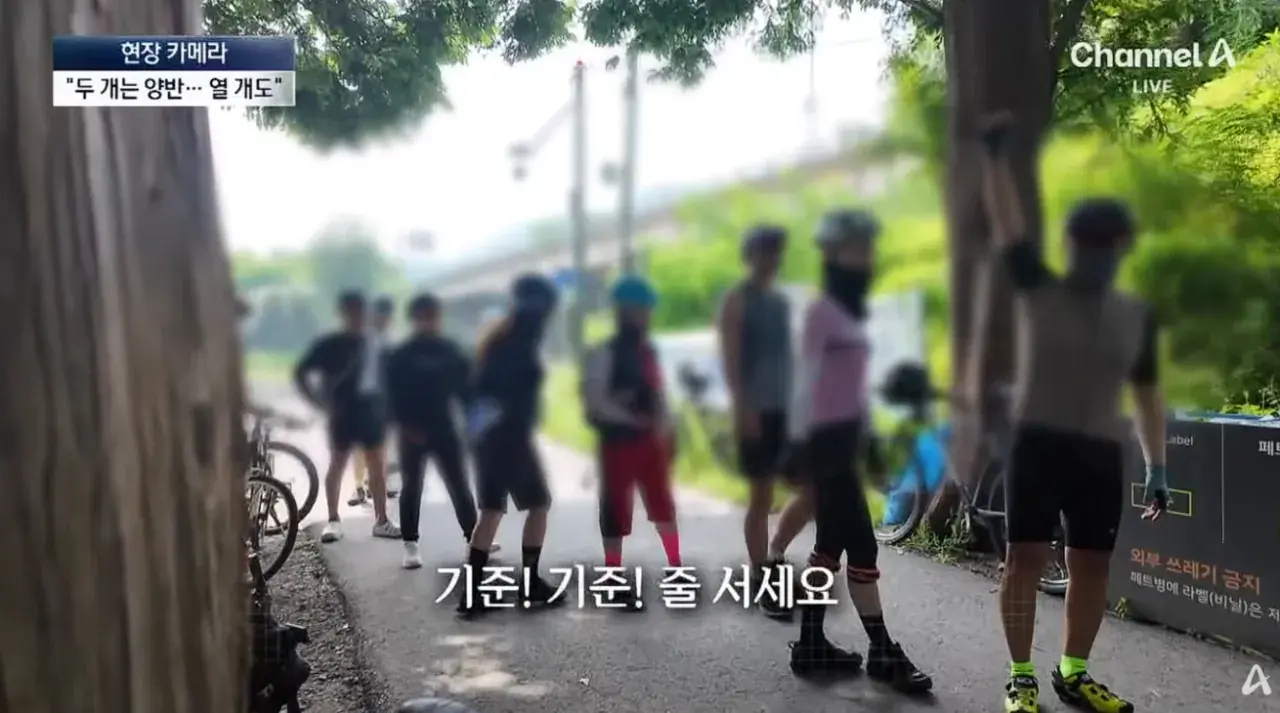 공짜 생수에 사라진 양심…“10병씩 가져가요” (28).png 공짜생수에 양심팔아먹은 사람들 10병씩 가져간다..