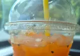 메가커피 음료 정체불명의 이물질이 나왔는데..