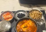 백화점 해물순두부 1만원이면 가격괜찮은것같아요! 맛있어요