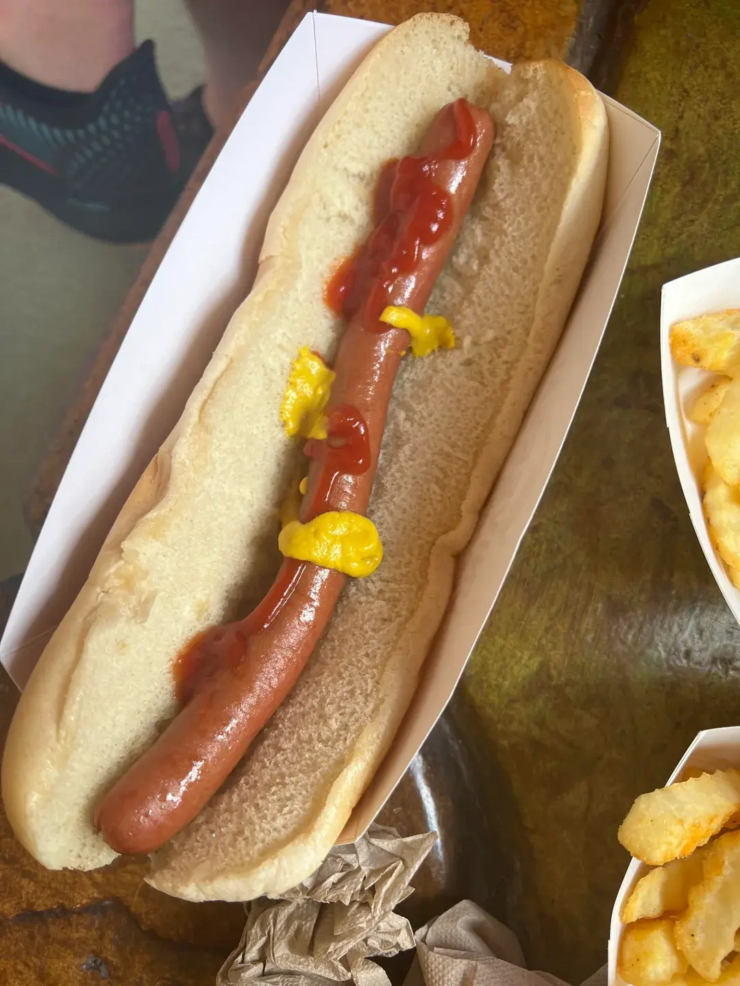 blondies-hotdog-v0-myixbf7sfgza1.webp