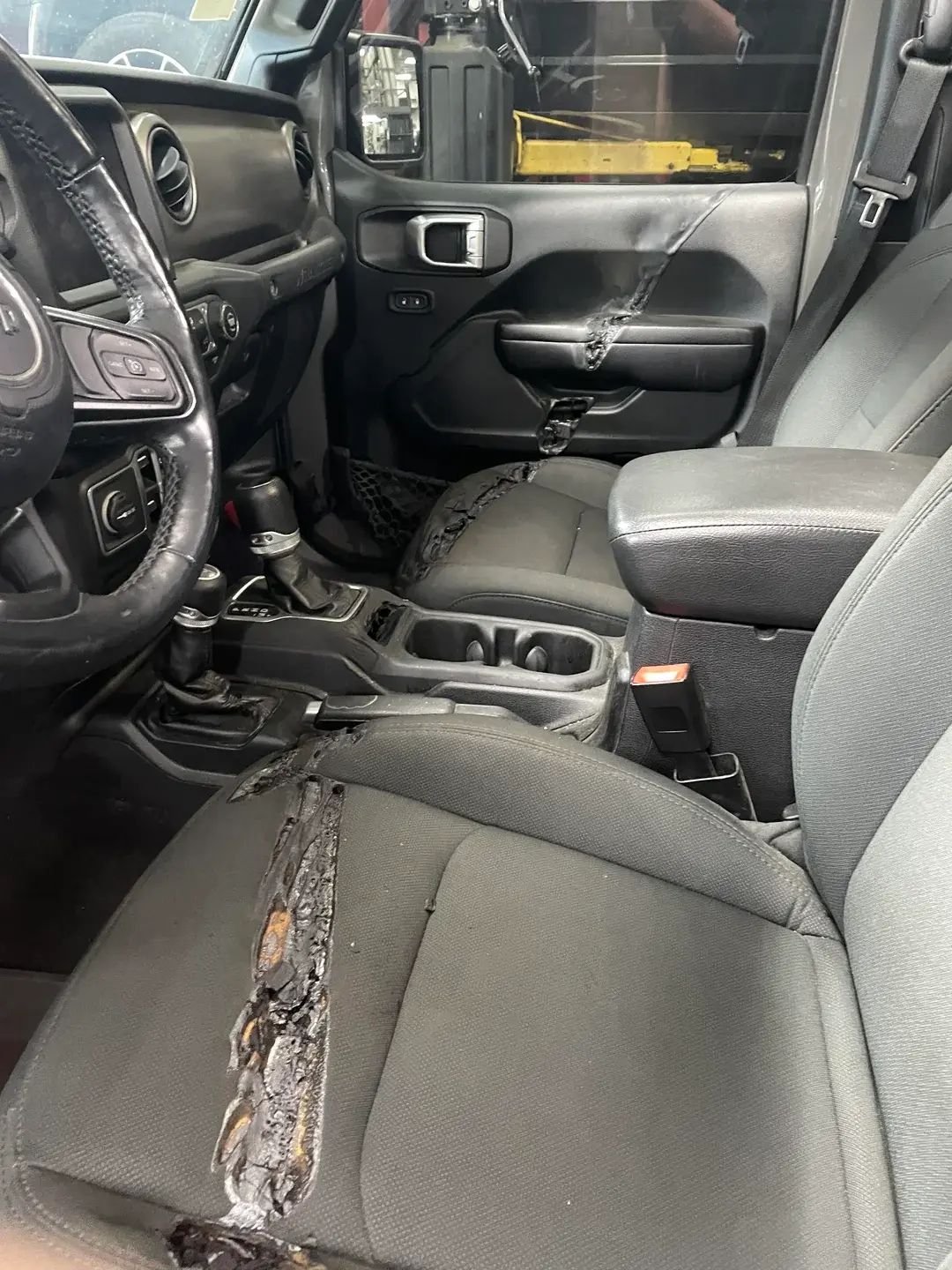 jeep-melted-v0-izf02m8mqzfh1.webp