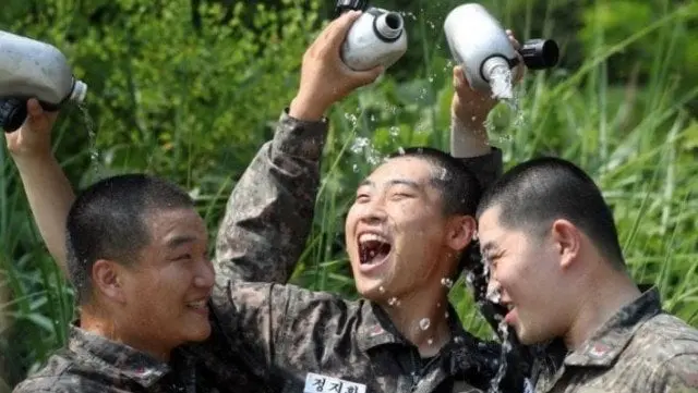 3342.jpg 보급된지 아무도 모르는 군대 새 수통.jpg 보급된지 아무도 모르는 군대 새 수통.jpg