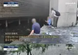 "중국 분이시냐?" 청계천서 떡하니 흡연...;;;