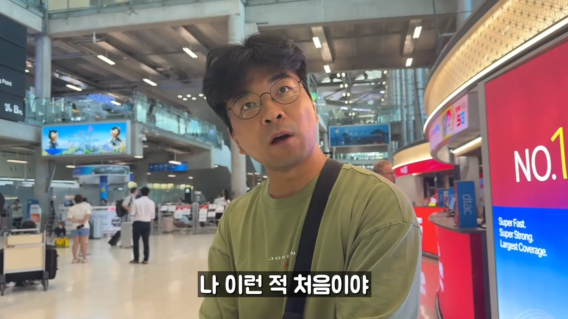 육아에 지친 아내 데리고 태국 여동생 일하는 곳 몰래 방문하면 생기는 일 00-18-47.png