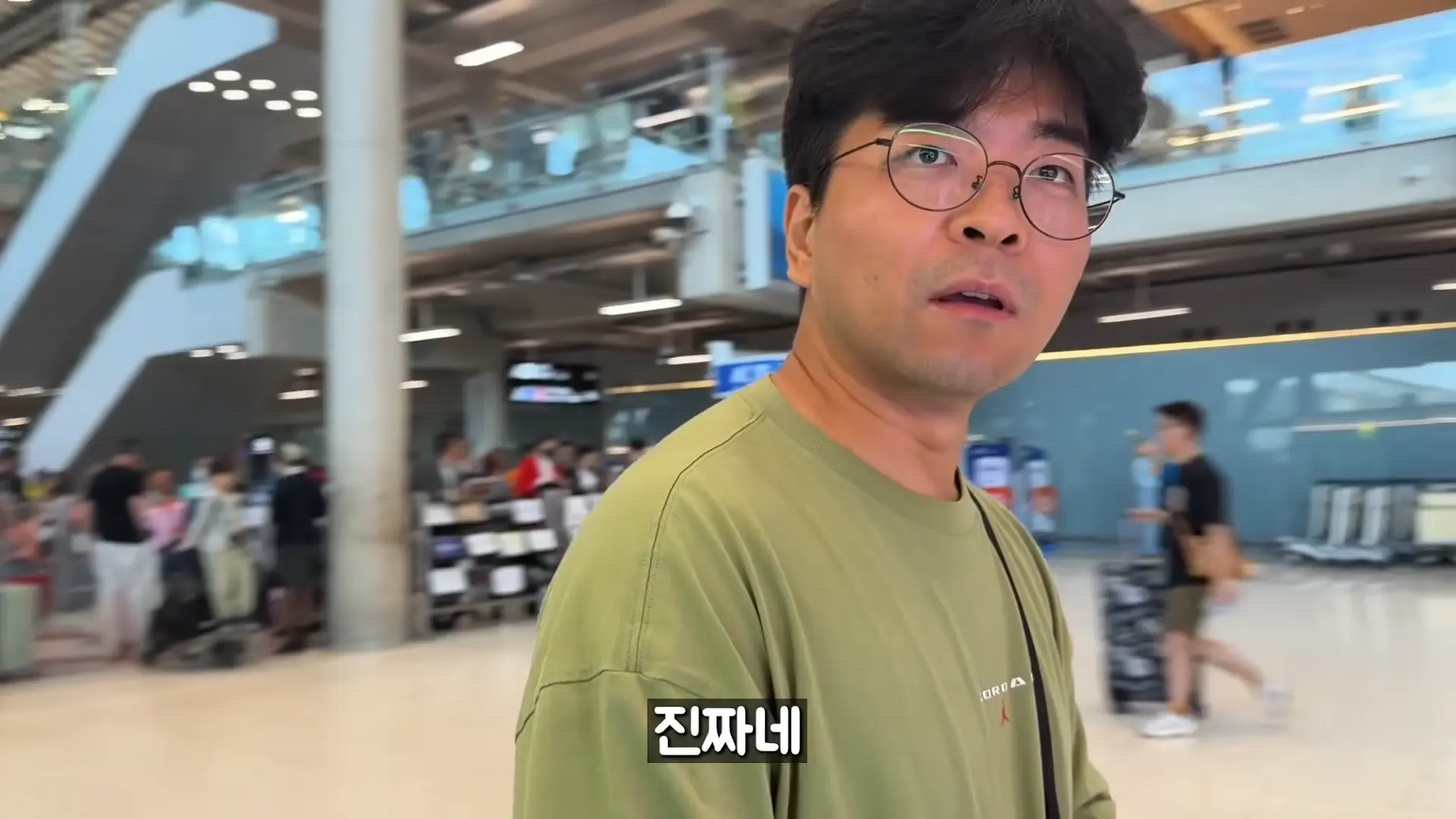 육아에 지친 아내 데리고 태국 여동생 일하는 곳 몰래 방문하면 생기는 일 00-18-41.png