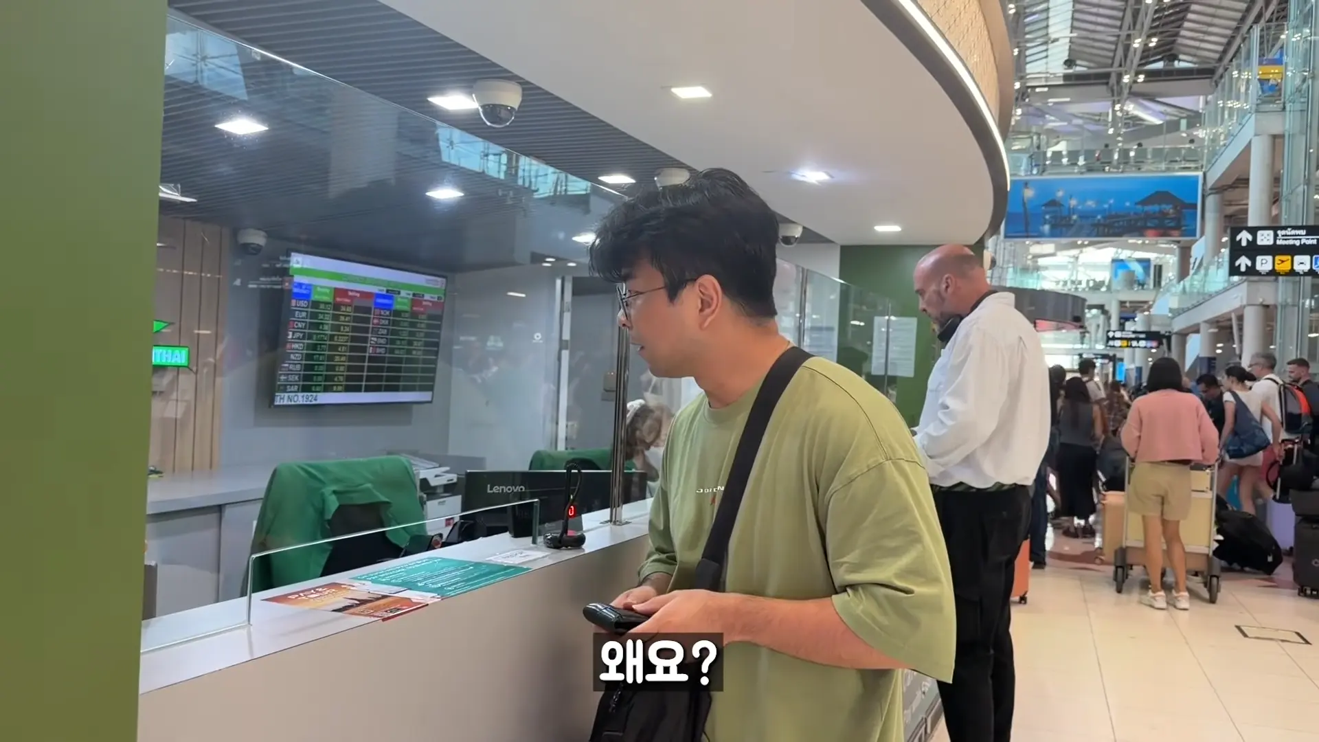 육아에 지친 아내 데리고 태국 여동생 일하는 곳 몰래 방문하면 생기는 일 00-18-35.png