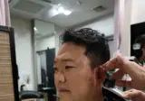 육군 훈련소 입소 위해 이발하는 천하람 원내대표