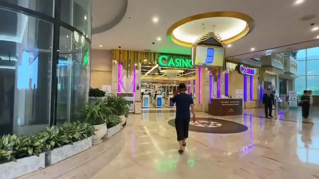 강원랜드 노숙자에게 카지노 입장 시켜 보았습니다 (2부).mp4_20260812_163427.379.jpg