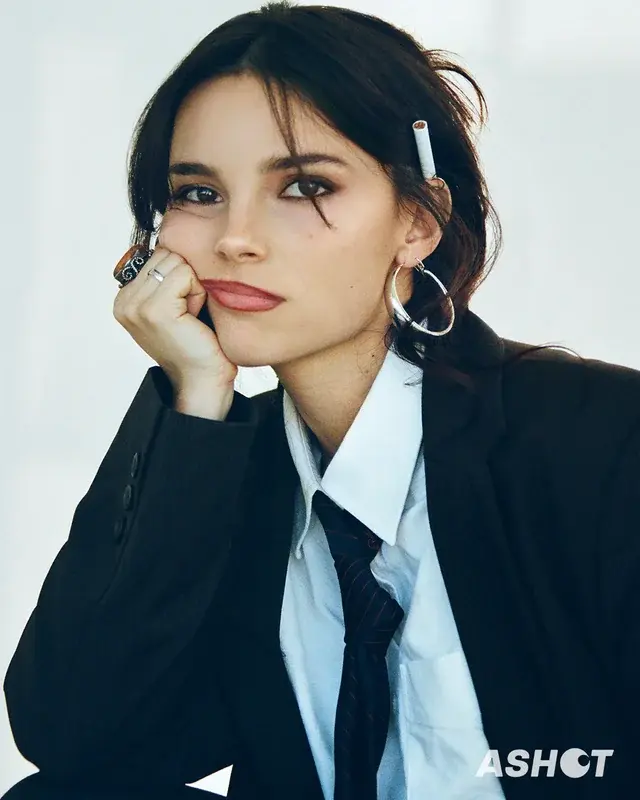 inde-navarrette-for-may-issue-of-as-hot-magazine-v0-9vne31me5g0h1.webp