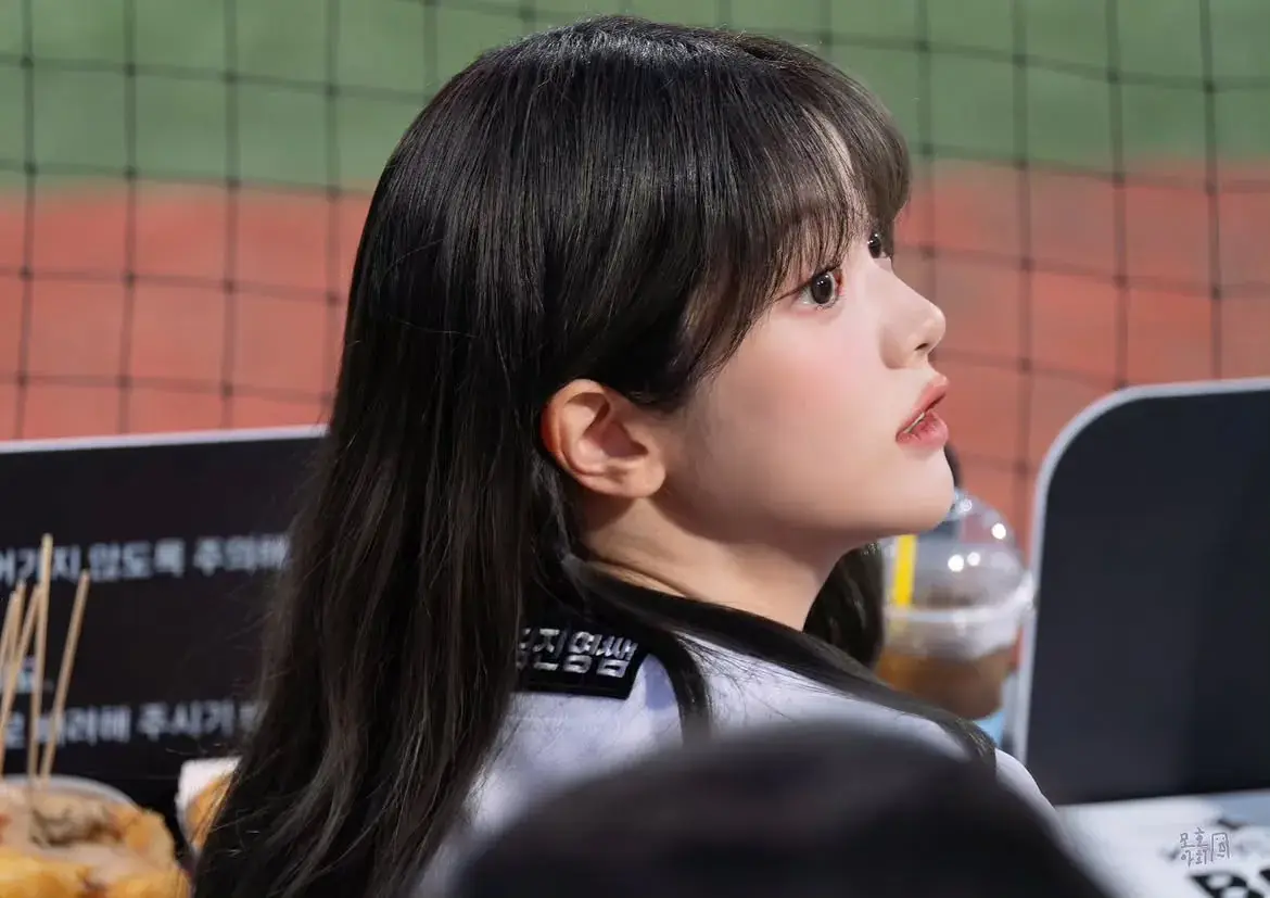 1000064550.jpg 시구하는 QWER 쵸단