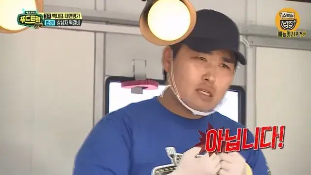 ＂필라프는 한국 요리!＂＂떡갈비는 킹오브킹＂ 허풍 '한끼' 사장님.. [백종원의 푸드트럭 SBS 방송].mp4_20260724_103909.532.jpg 푸드트럭 사장에게 떡갈비의 기원에 대해 물어본 백종원