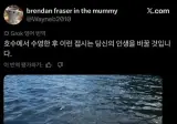 외국인들 수영하고 먹는 음식