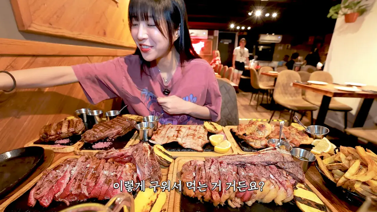 스페인4탄) 스테이크 4kg 시켰더니.. 저보고 초능력자래요🤣 아르헨티나식 티본 스테이크 먹방 4-20 screenshot.png 스페인에서 스테이크 4kg 먹방한 쯔양 근황 ㄷㄷㄷㄷㄷ