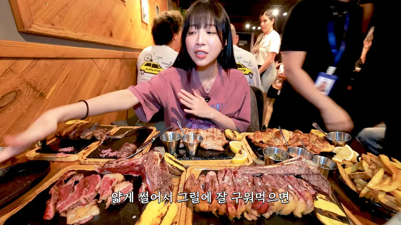 스페인4탄) 스테이크 4kg 시켰더니.. 저보고 초능력자래요🤣 아르헨티나식 티본 스테이크 먹방 9-14 screenshot.png 스페인에서 스테이크 4kg 먹방한 쯔양 근황 ㄷㄷㄷㄷㄷ