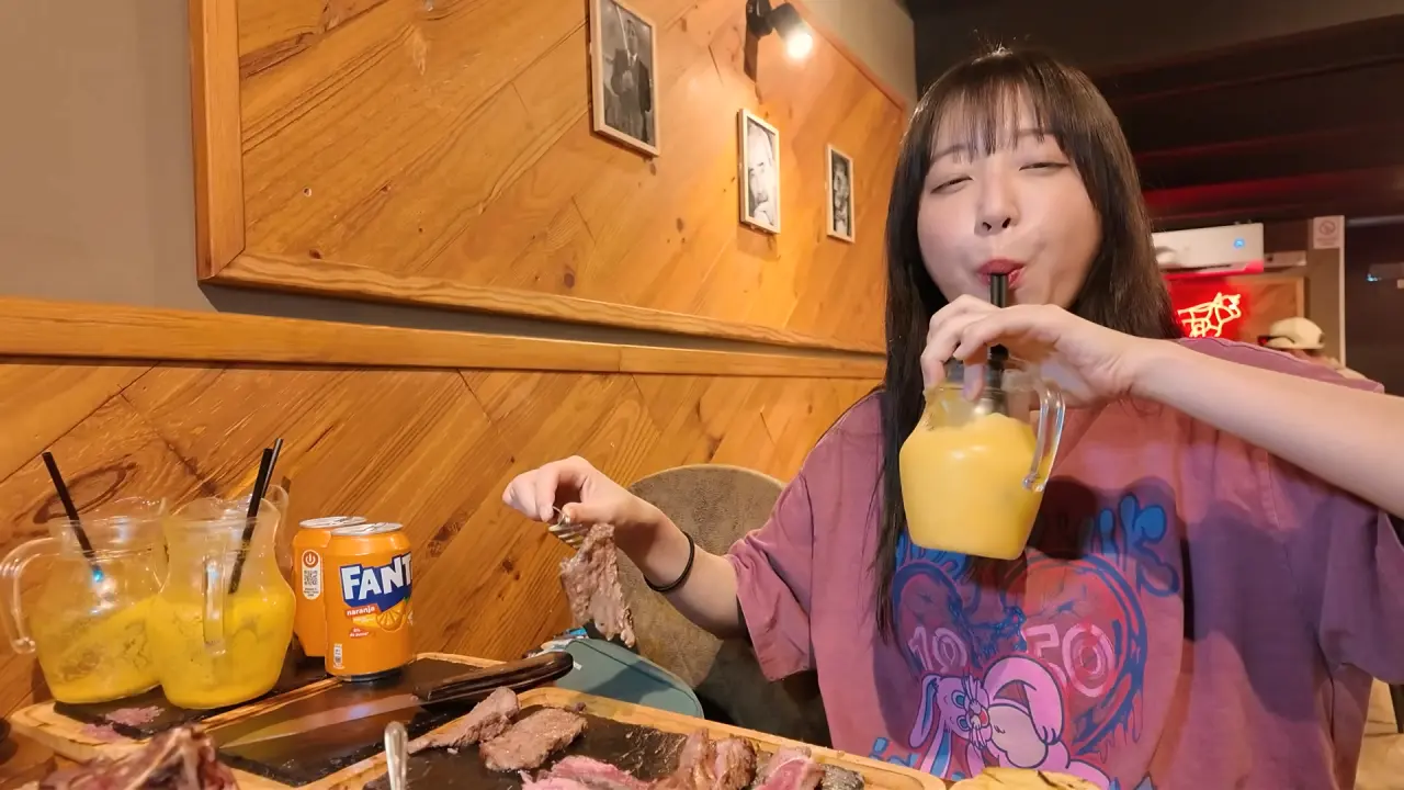 스페인4탄) 스테이크 4kg 시켰더니.. 저보고 초능력자래요🤣 아르헨티나식 티본 스테이크 먹방 14-3 screenshot.png 스페인에서 스테이크 4kg 먹방한 쯔양 근황 ㄷㄷㄷㄷㄷ