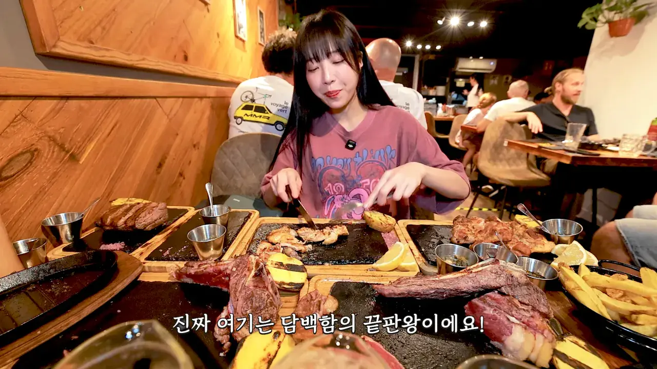 스페인4탄) 스테이크 4kg 시켰더니.. 저보고 초능력자래요🤣 아르헨티나식 티본 스테이크 먹방 12-6 screenshot.png 스페인에서 스테이크 4kg 먹방한 쯔양 근황 ㄷㄷㄷㄷㄷ