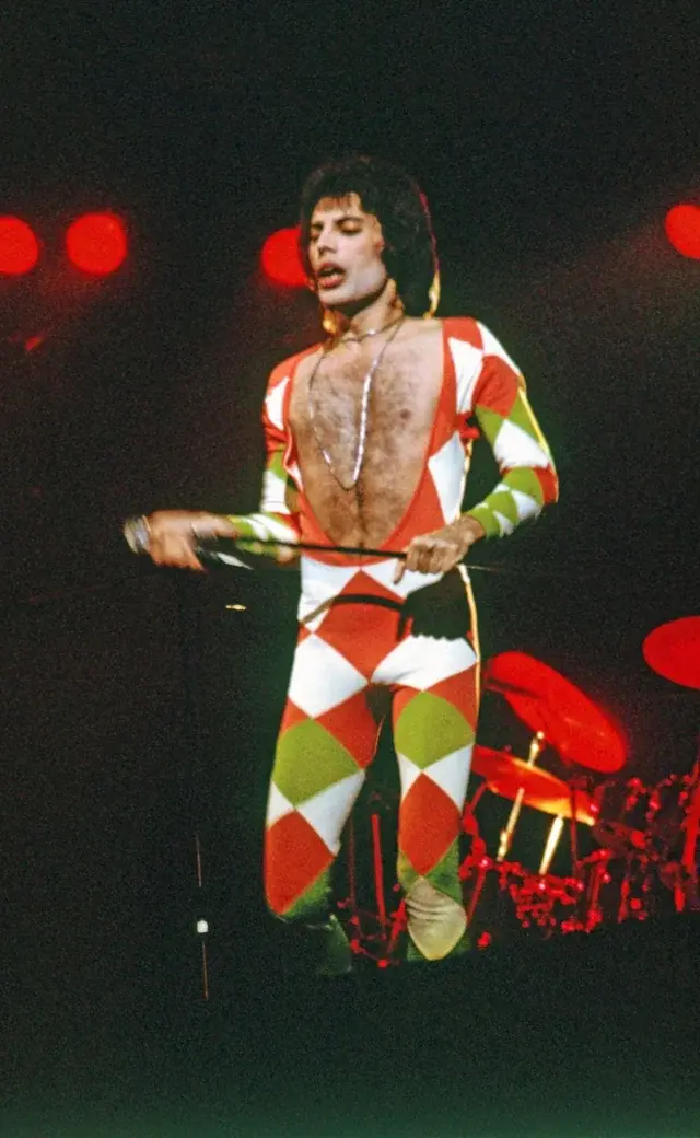 does-anyone-where-i-can-buy-a-freddie-mercury-jumpsuit-v0-tmpdxt1ooje11.webp