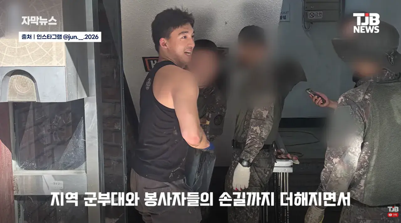 휴가 나오자마자 거제로… 폭우 소식에 달려간 23살 군인 (22).png 휴가 나오자마자 거제로 폭우 소식에 달려간 23살 군인