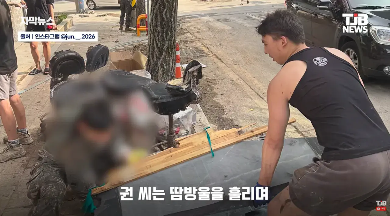 휴가 나오자마자 거제로… 폭우 소식에 달려간 23살 군인 (19).png 휴가 나오자마자 거제로 폭우 소식에 달려간 23살 군인