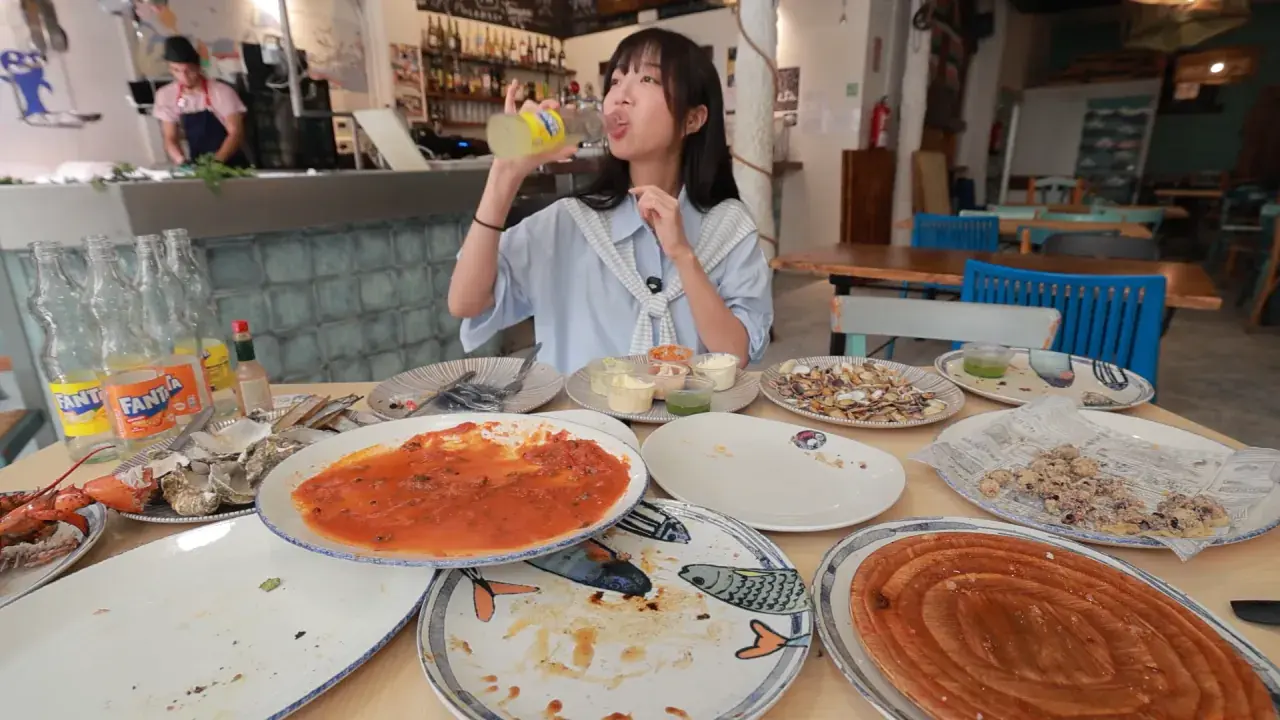 스페인6탄) 해산물 5.5kg 시켰더니 배 터질수도 있대요😂 스페인 해산물 다 털었습니다🔥 19-7 screenshot.png 스페인에서 해산물 5.5kg 먹방한 쯔양 근황 ㄷㄷㄷ