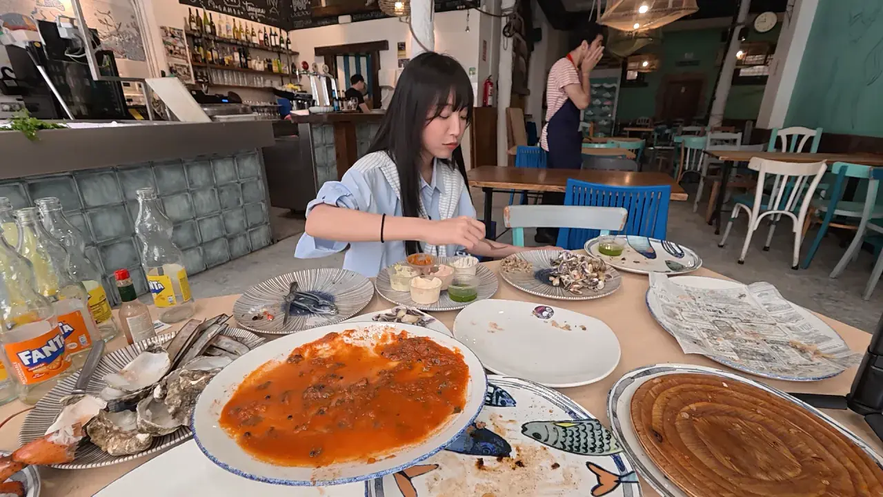 스페인6탄) 해산물 5.5kg 시켰더니 배 터질수도 있대요😂 스페인 해산물 다 털었습니다🔥 20-44 screenshot.png 스페인에서 해산물 5.5kg 먹방한 쯔양 근황 ㄷㄷㄷ