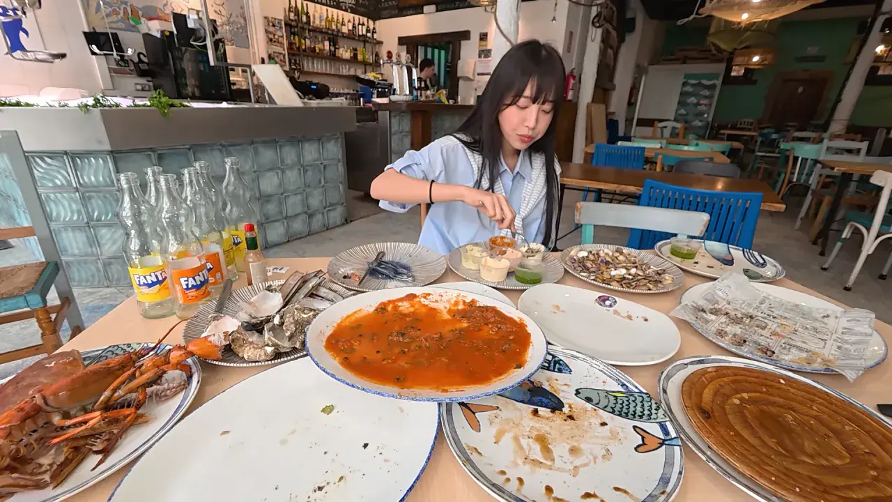 스페인6탄) 해산물 5.5kg 시켰더니 배 터질수도 있대요😂 스페인 해산물 다 털었습니다🔥 19-26 screenshot.png 스페인에서 해산물 5.5kg 먹방한 쯔양 근황 ㄷㄷㄷ