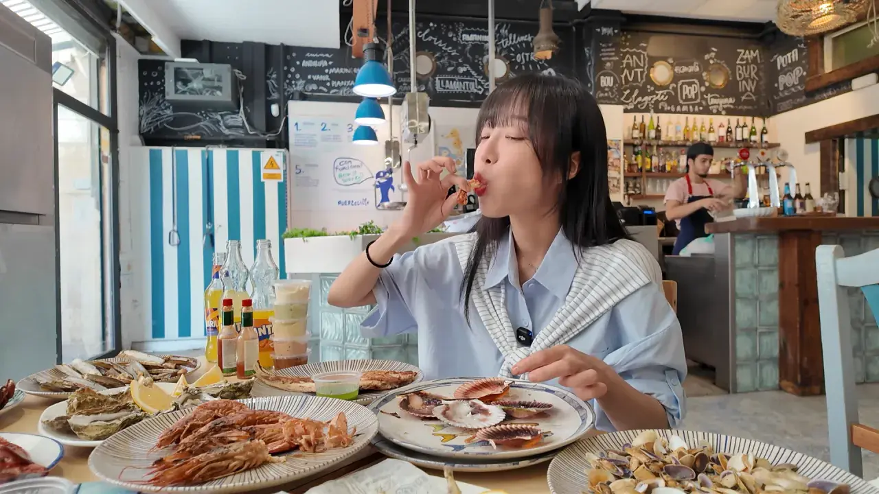 스페인6탄) 해산물 5.5kg 시켰더니 배 터질수도 있대요😂 스페인 해산물 다 털었습니다🔥 6-52 screenshot.png 스페인에서 해산물 5.5kg 먹방한 쯔양 근황 ㄷㄷㄷ