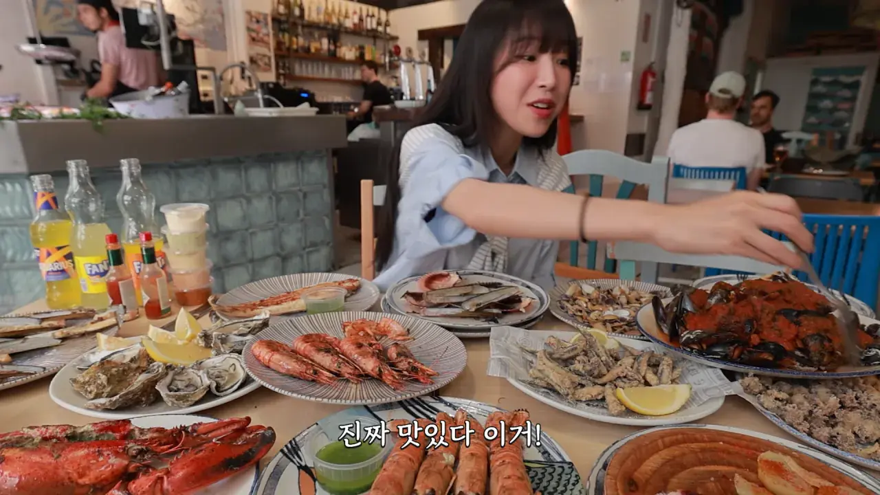 스페인6탄) 해산물 5.5kg 시켰더니 배 터질수도 있대요😂 스페인 해산물 다 털었습니다🔥 7-25 screenshot.png 스페인에서 해산물 5.5kg 먹방한 쯔양 근황 ㄷㄷㄷ