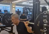 헬스 자세 지적 하는 사람들