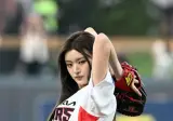 피프티피프티 아테나 오늘자 시구