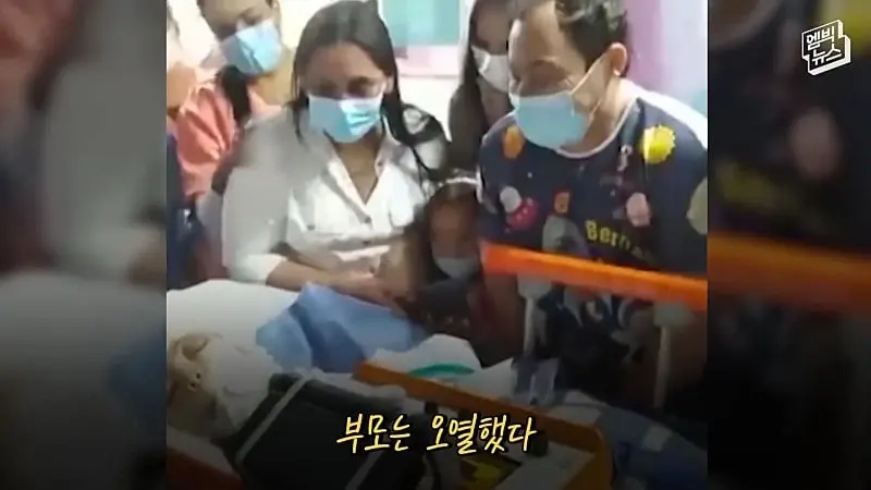 33시간 수술 끝에 얼굴 본 쌍둥이.jpg