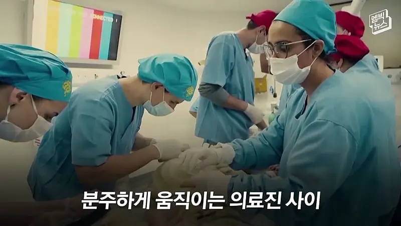 33시간 수술 끝에 얼굴 본 쌍둥이.jpg