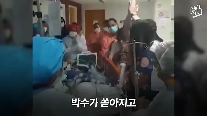 33시간 수술 끝에 얼굴 본 쌍둥이.jpg