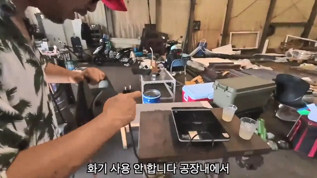 쉬는 날, 신입사원이 공장으로 출근하는 이유.mp4_20260901_092717.273.jpg