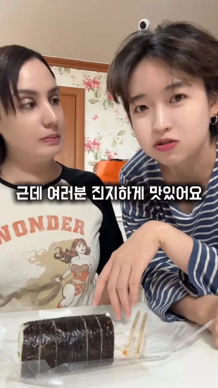 불미스러운 일이 일어났어요🥒#외국인룸메 #외국인친구 #두쫀쿠언니 #프랑스룸메 #통오이김밥(6).jpg