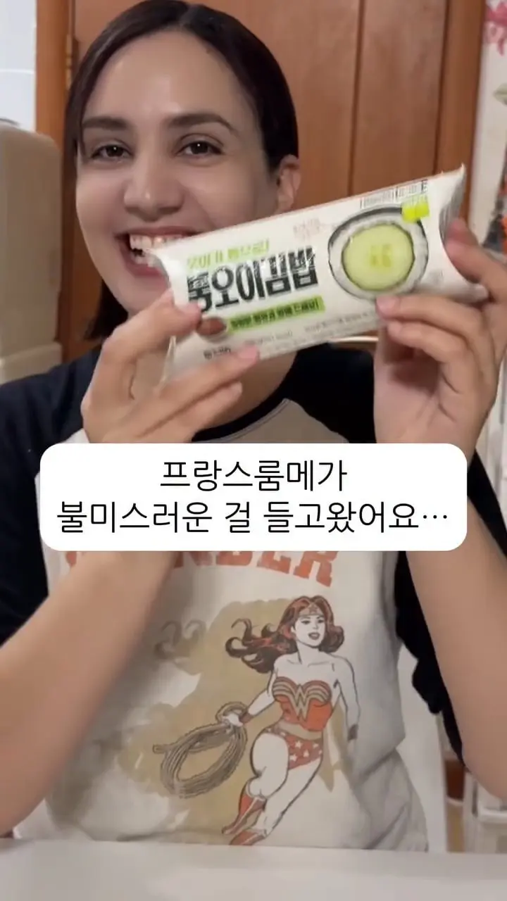 불미스러운 일이 일어났어요🥒#외국인룸메 #외국인친구 #두쫀쿠언니 #프랑스룸메 #통오이김밥.jpg