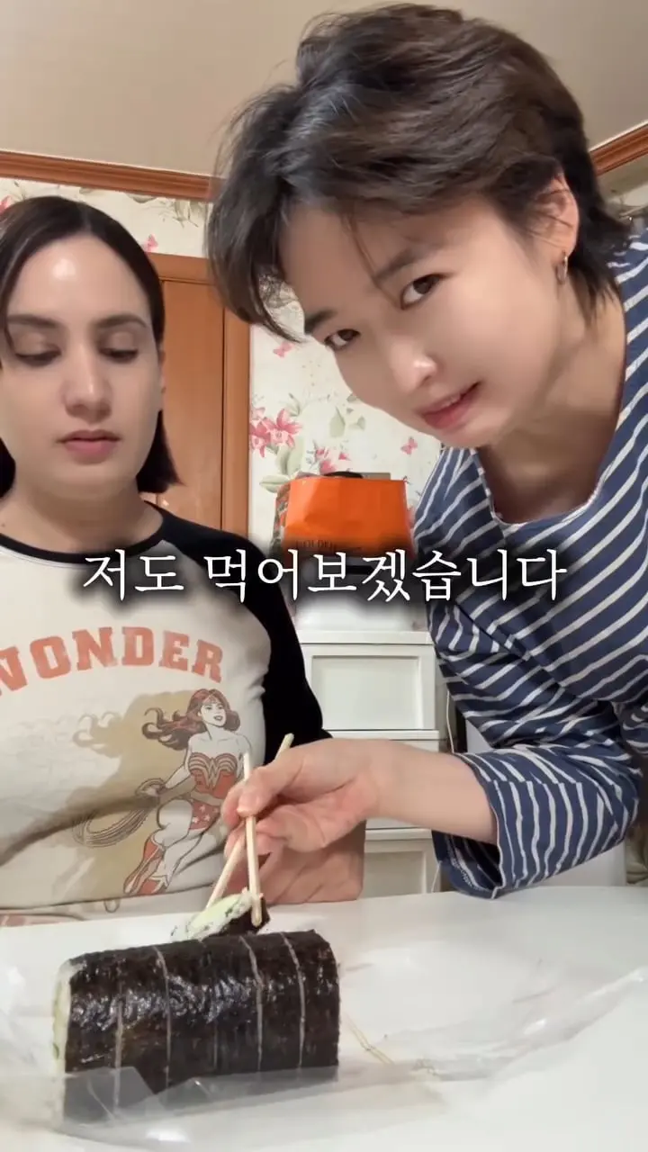 불미스러운 일이 일어났어요🥒#외국인룸메 #외국인친구 #두쫀쿠언니 #프랑스룸메 #통오이김밥(3).jpg