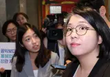 용혜인 . . . 출근길 기습항의