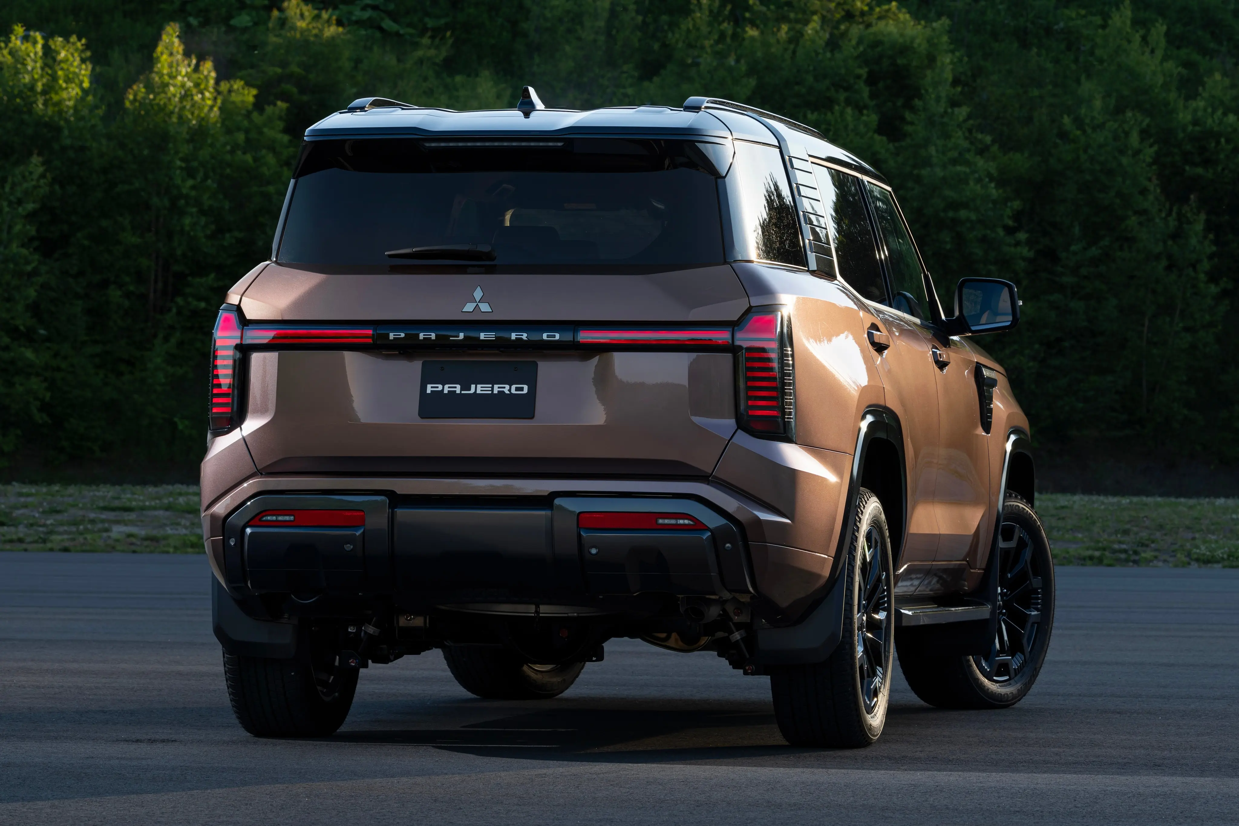 2027-mitsubishi-pajero-reveal-exterior-8.jpg
